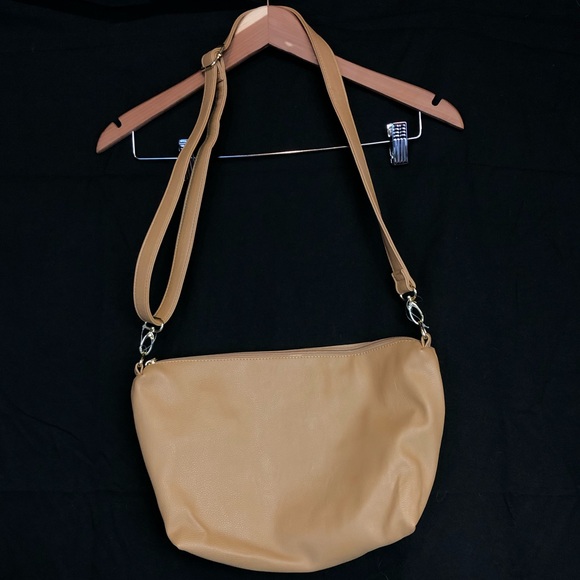 Steve Madden Handbags - Steve Madden tan crossbody purse vegan leather